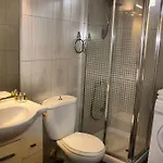Iris's With Parking Apartamento