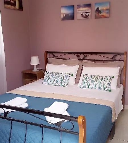 Iris's With Parking Apartment *