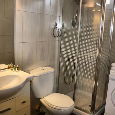 Iris's With Parking Apartamento